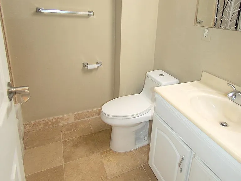 522 21st St NW #208 — Photo 3