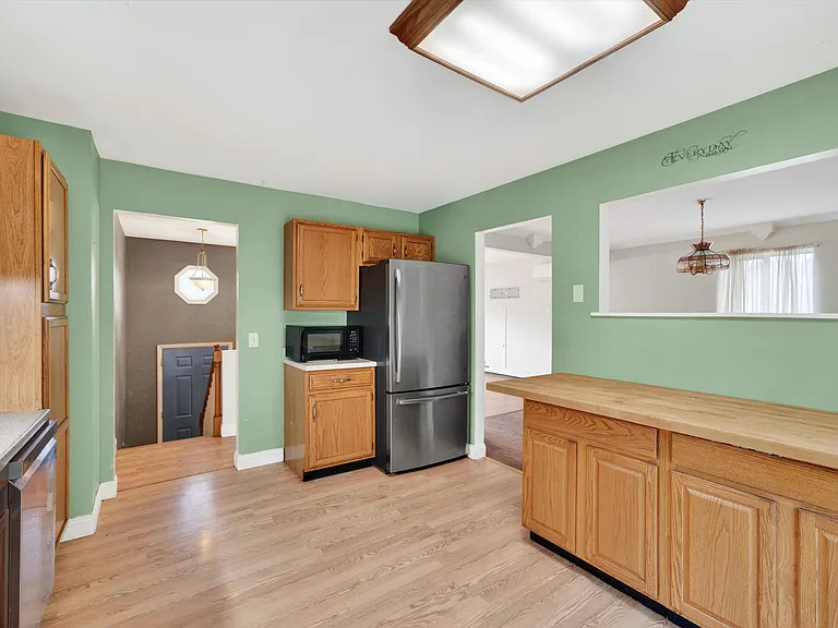 76 Maureen Dr — Photo 12