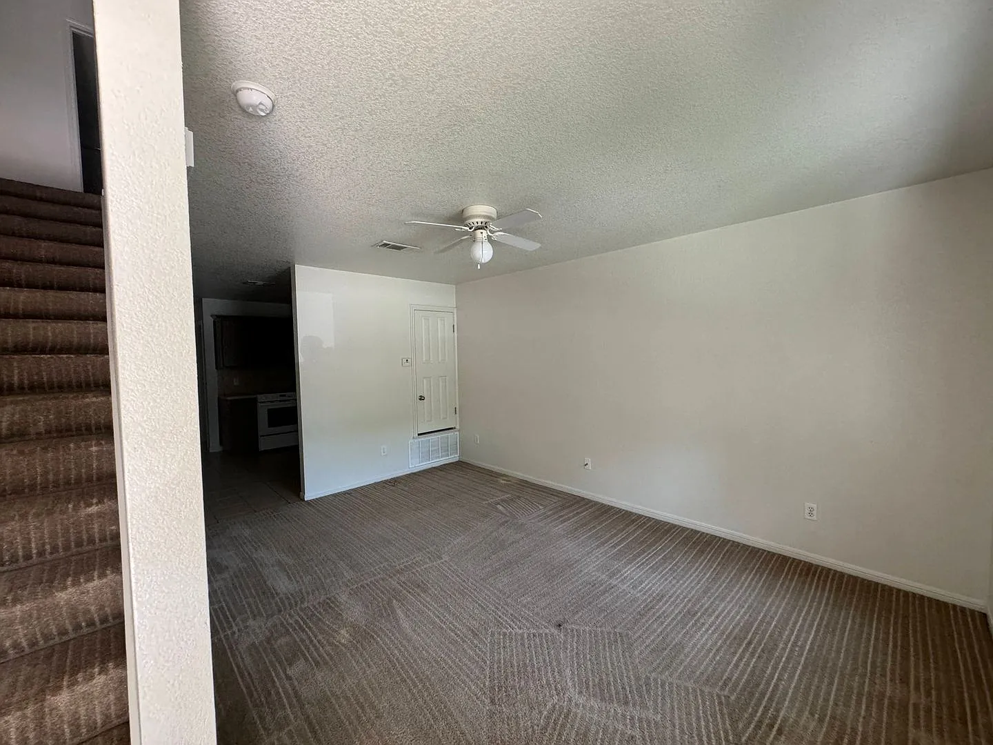 206 Veterans Ave — Photo 2