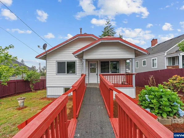 931 SE Fir St, Toledo, OR 97391