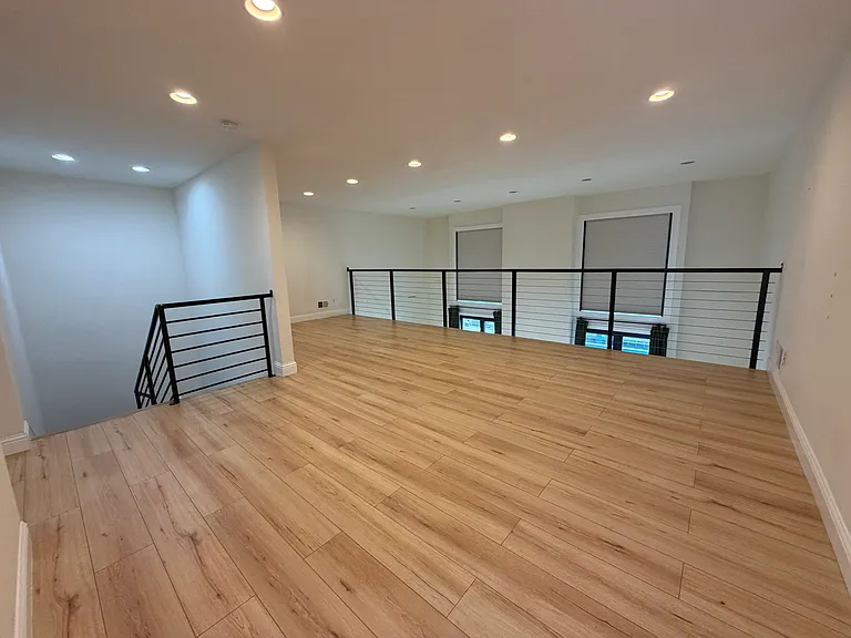 Loft (top floor)