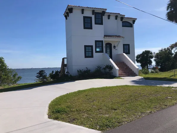 2915 Riverview Dr, Melbourne, FL 32901