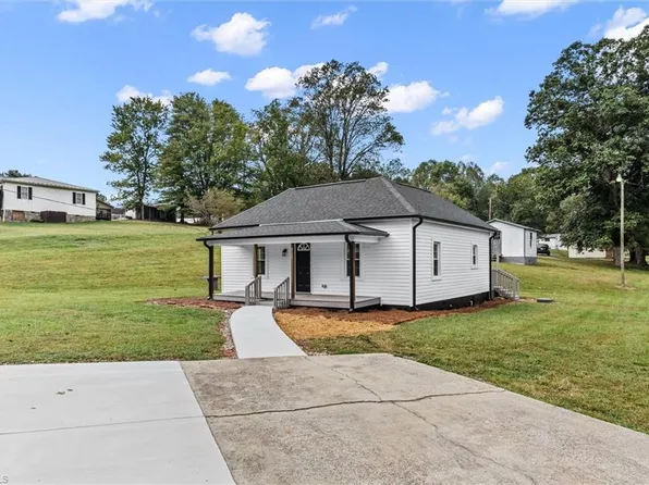 212 Bluemont Rd, Mount Airy, NC 27030