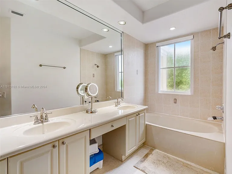 3123 NW 101st Pl — Photo 3