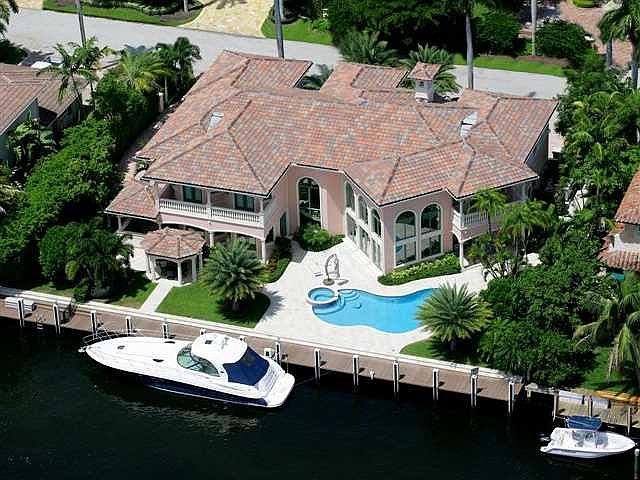 140' WIDE PROPERTY BACK OF HOUSE FACES EAST
