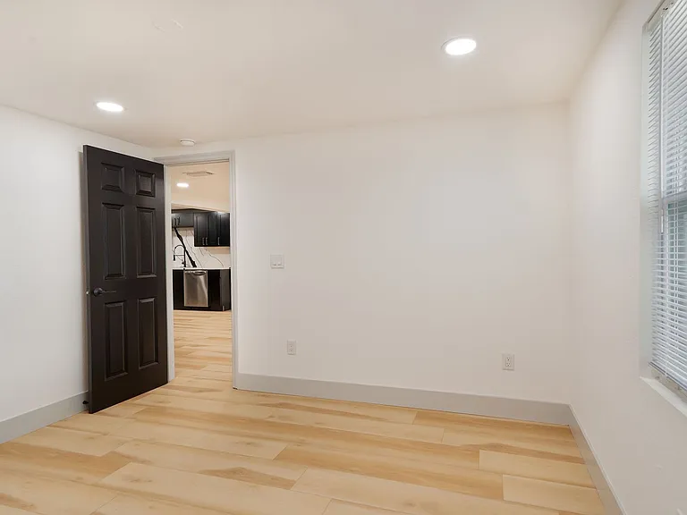516 5th Ave NE — Photo 8