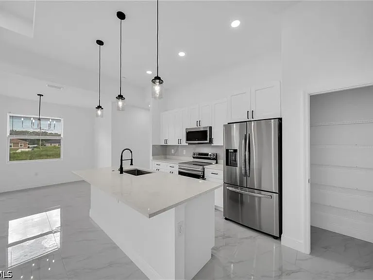 438 Poplar St — Photo 11