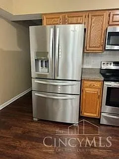 Very nice stainless steel appliances.