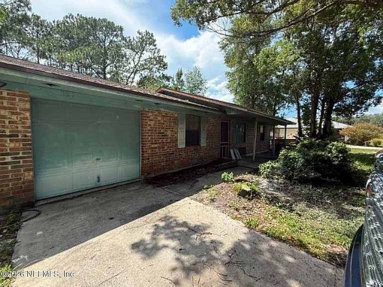 121 Pine Oak Dr — Photo 1