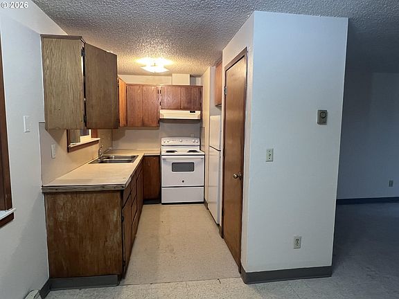 5th image of 9818 SE Clackamas Rd