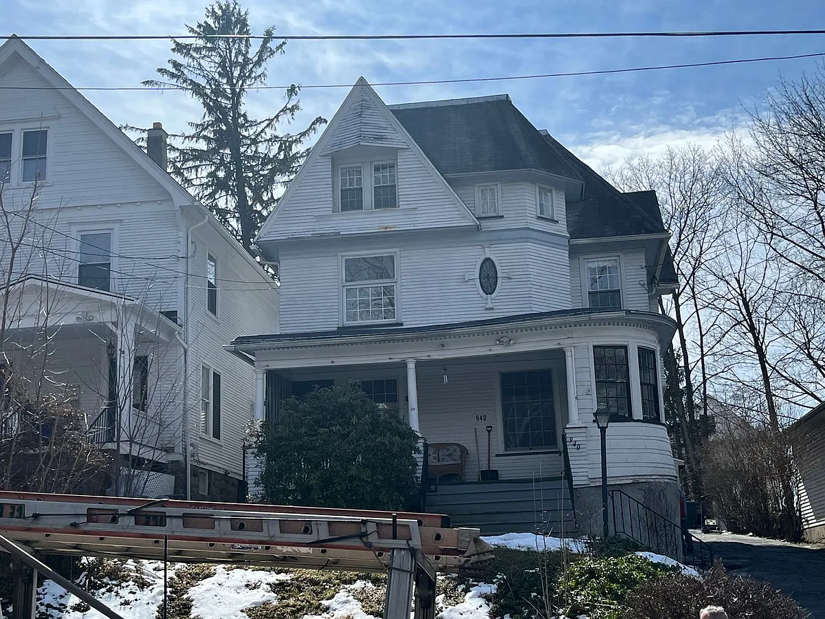 Building Photo - 940 Woodlawn St
