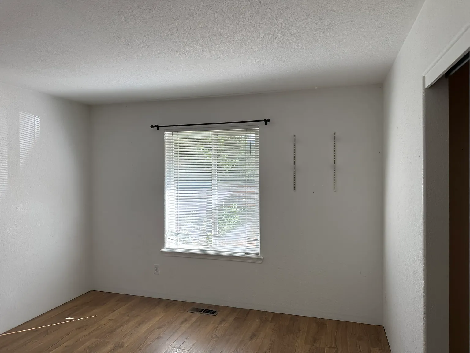 4 bed, 2.5 bath, 2007 sqft, $2,450 — Photo 3