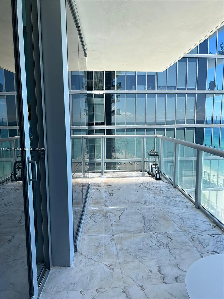 Building Photo - 17121 Collins Ave #2008