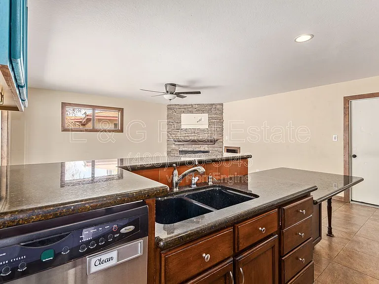 319 E Riviera Dr — Photo 14