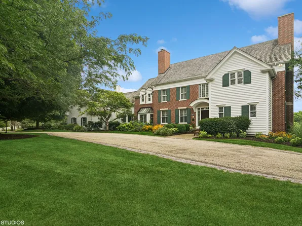 2 Hickory Ln, Barrington, IL 60010