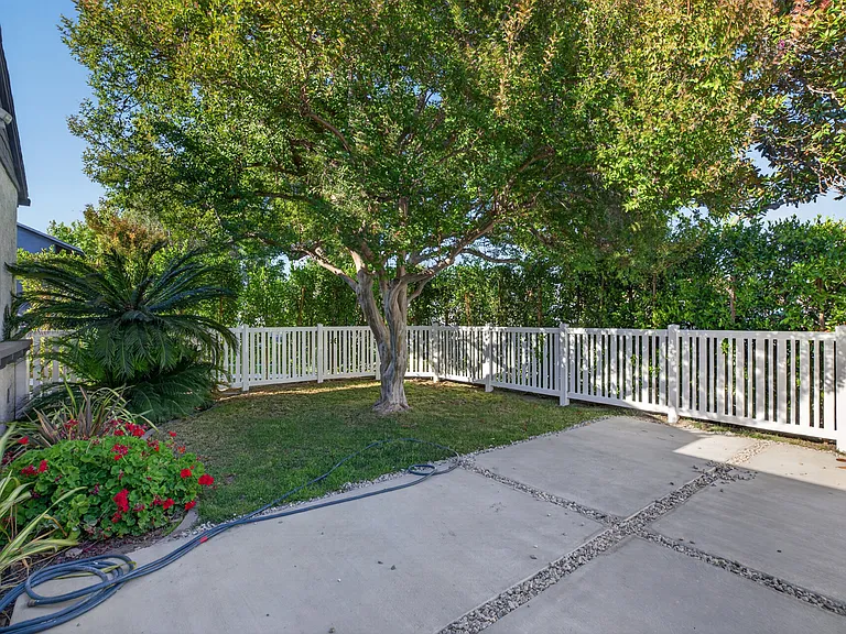 1811 N Avon St — Photo 4