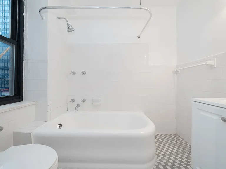 400 E 57th St #4K — Photo 13