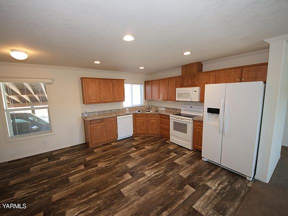 3rd image of 802 N 40th Ave #83