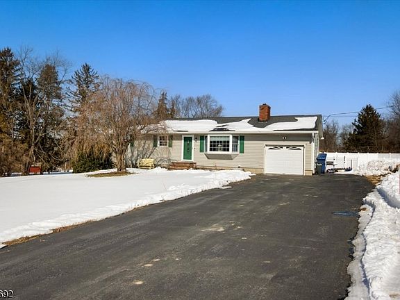 3rd image of 9 Hilltop Rd