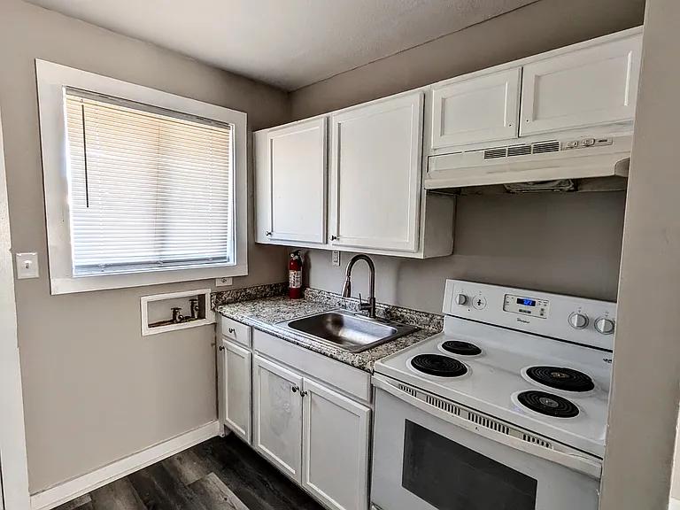 696 Hill St #8 — Photo 4