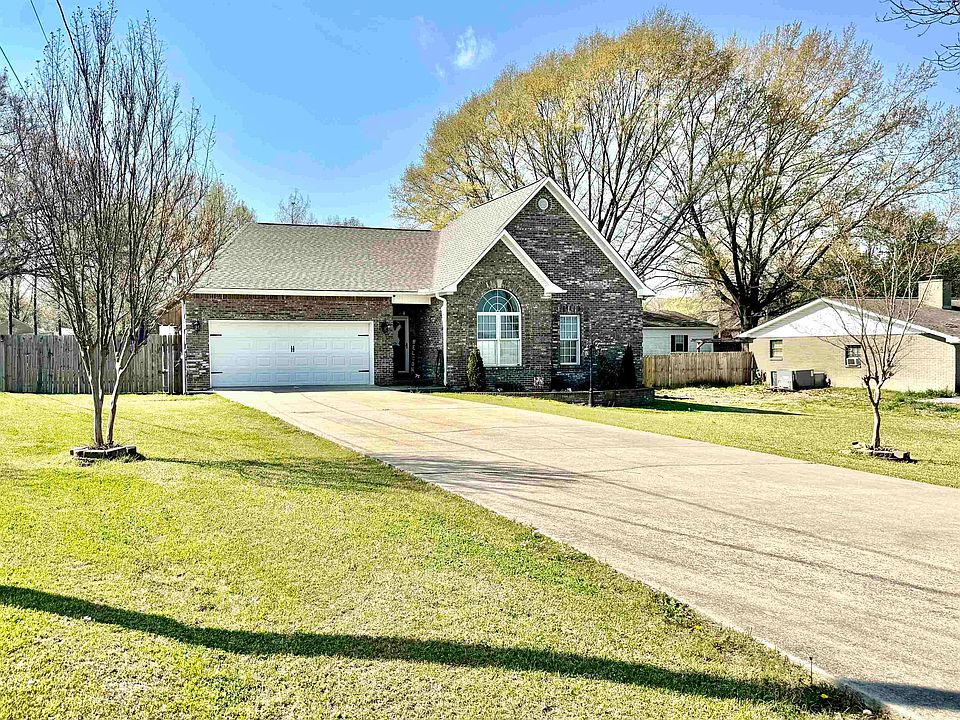 1st image of 845 Hester Ave