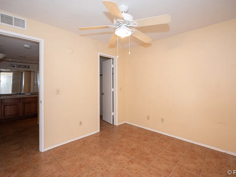 1810 E Blacklidge Dr #316 — Photo 4