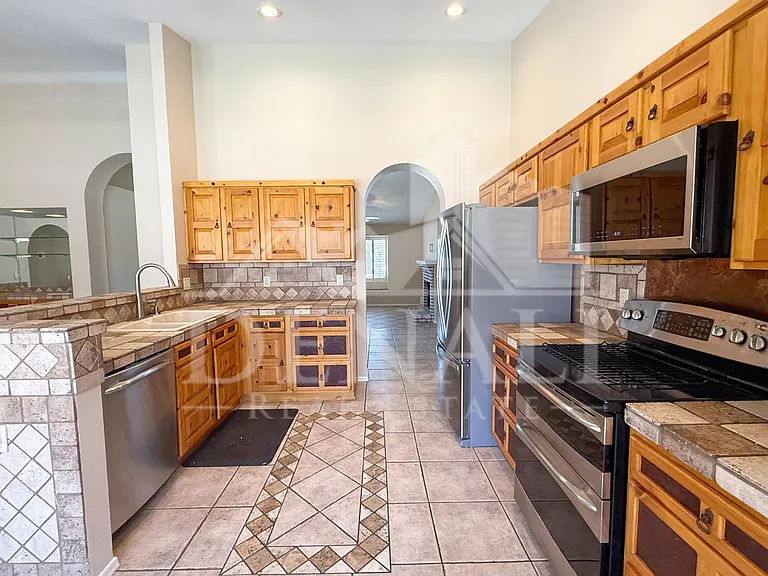 1211 E Drake Dr — Photo 11