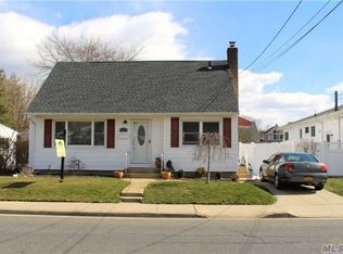 1831 Meadowbrook Rd, Merrick, NY 11566