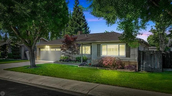1605 Teakwood Dr photo 1
