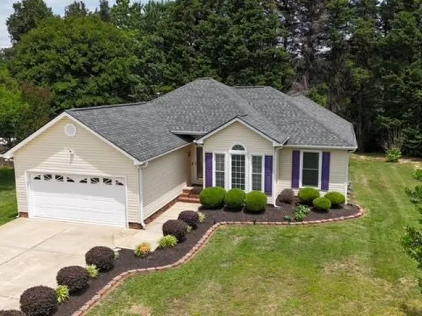 2 Tearose Ln, Simpsonville, SC 29681