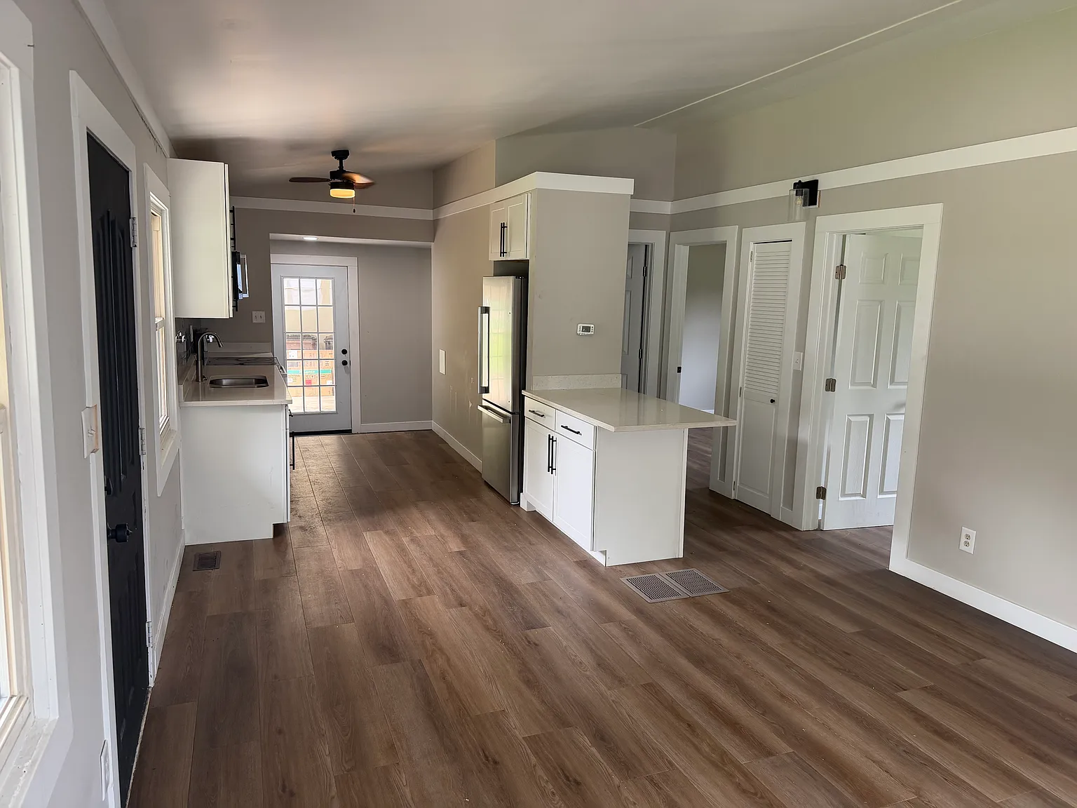 3 bed, 1200 sqft, $1,600 — Photo 2