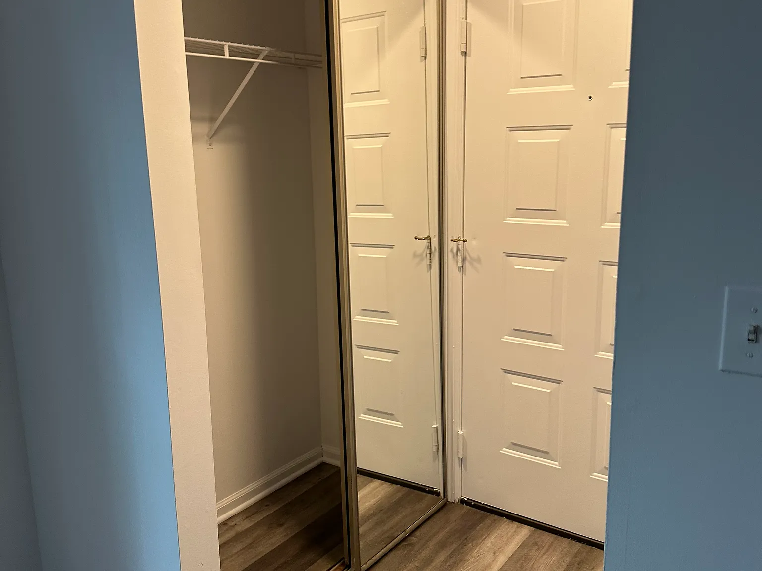 2 bed, 1.5 bath, 900 sqft, $2,350 — Photo 2