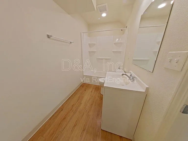 2703 NW Taylor Ave — Photo 6