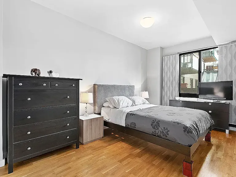 500 4th Ave #8J — Photo 4