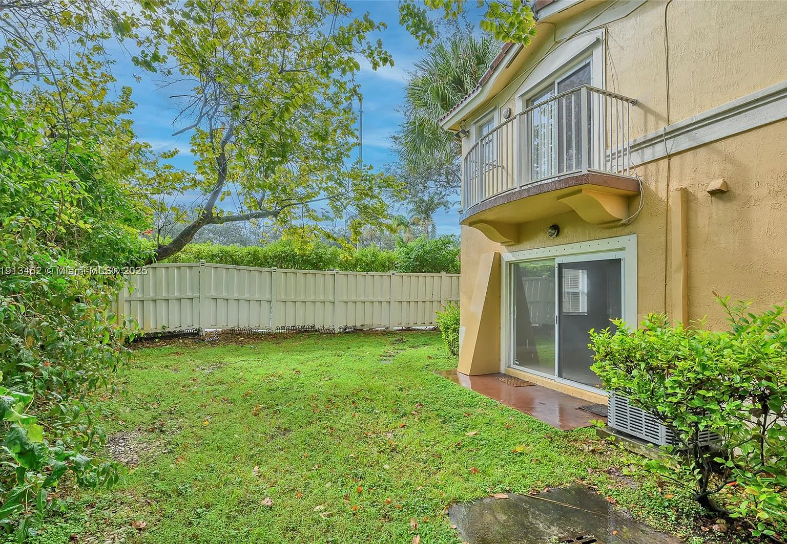 3 bed, 2.5 bath, 1697 sqft, $3,075 — Photo 2
