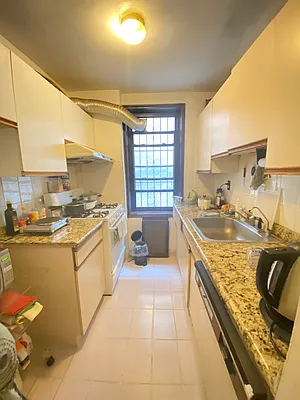 Sold by Winzone Realty Inc | media 16