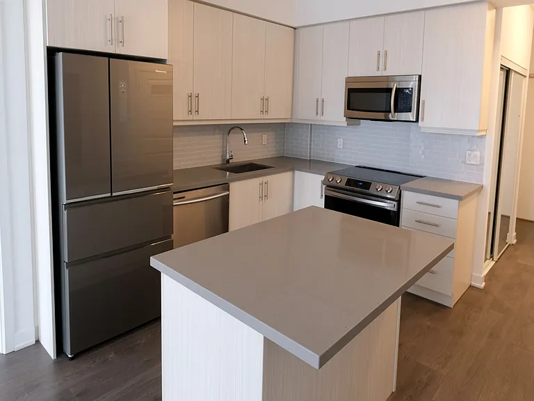 75 Oneida Cres #612 — Photo 2