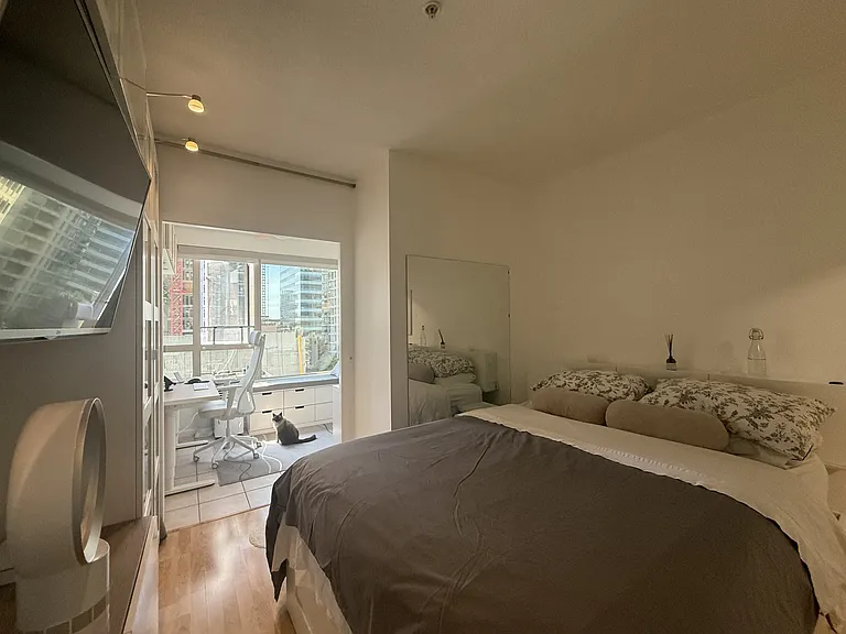 1177 Hornby St #605 — Photo 13