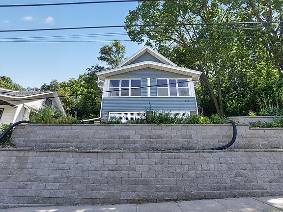 3rd image of 215 Franklin Ave