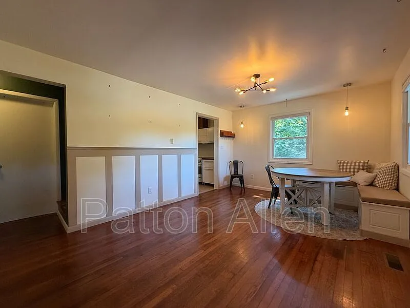 3 bed, 2.0 bath, 1603 sqft, $2,395 — Photo 3