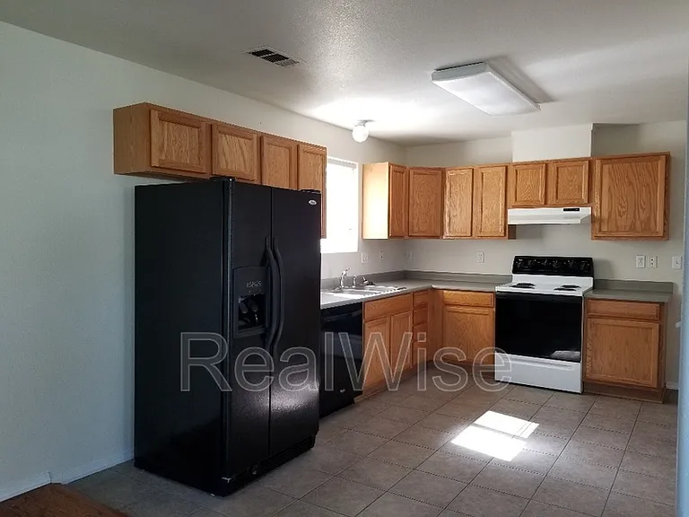 1527 Hamilton Ln — Photo 11