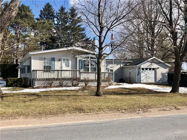 105 Walton St, Alexandria Bay, NY 13607