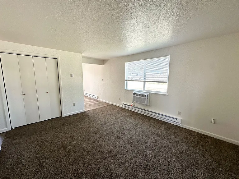 1057 Melrose — Photo 16