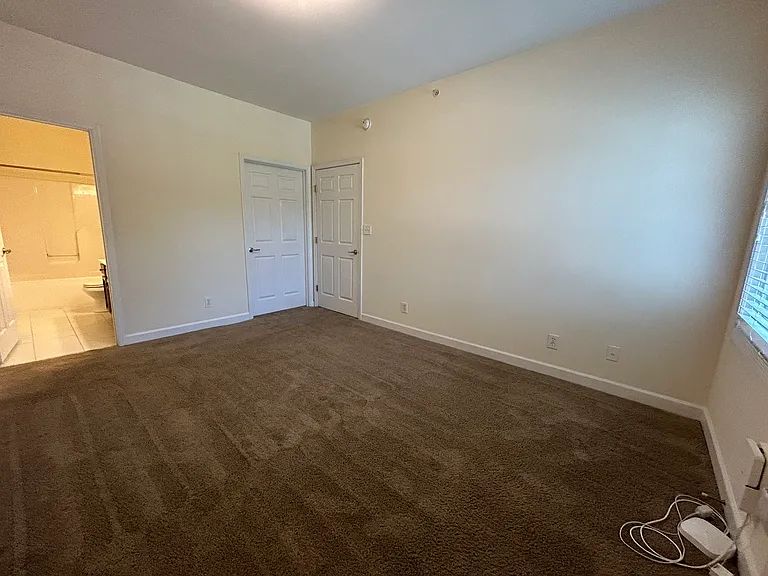 Kendall Square Apartments — Photo 69
