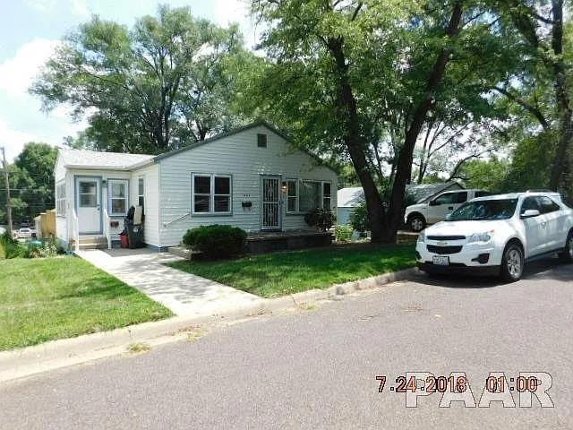 1404 Black St photo 1