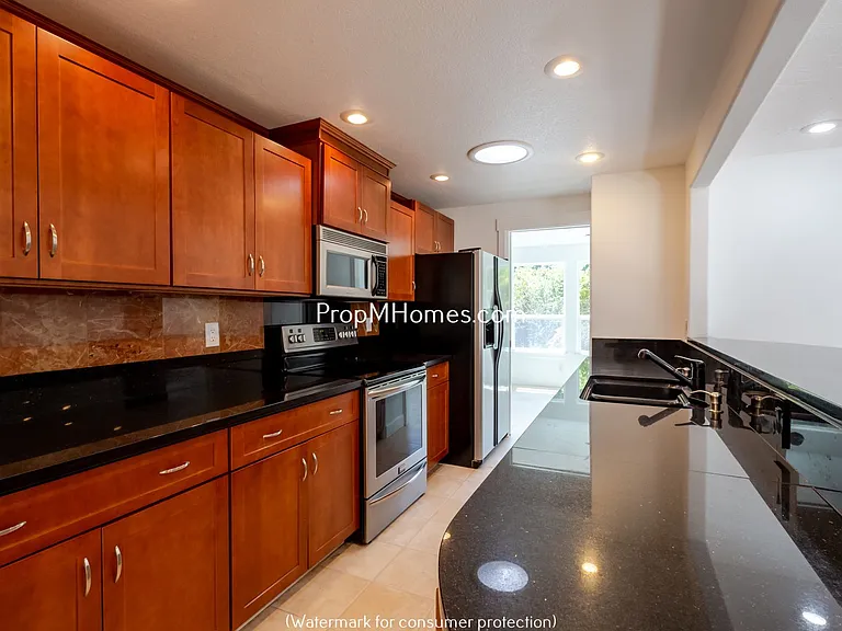 14995 SW 141st Ave — Photo 8