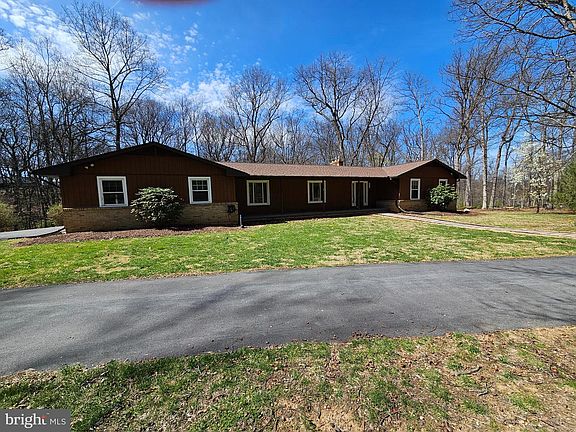 3rd image of 274 Woodside Ln