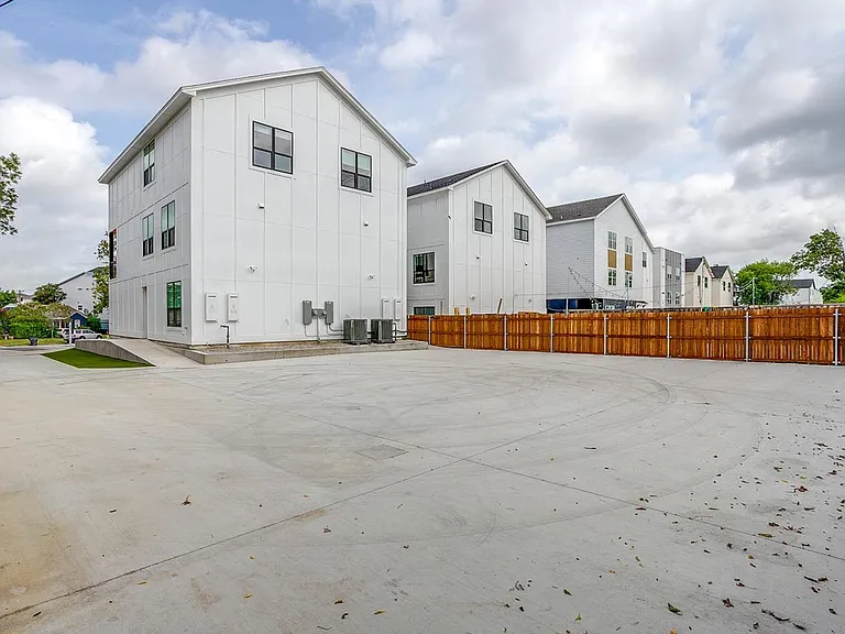 2345 Benbrook Blvd — Photo 75