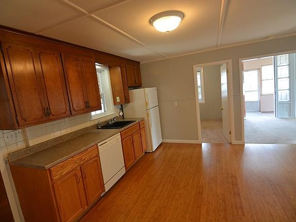 5th image of 793 Providence Rd