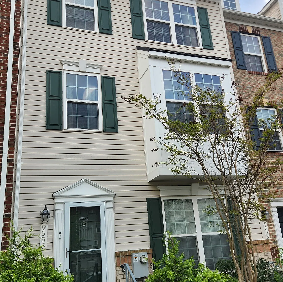 3 bed, 2.5 bath, 1456 sqft, $3,130 — Photo 1